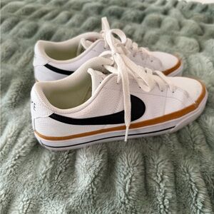 Nike Women’s Court Legacy Low Sneakers